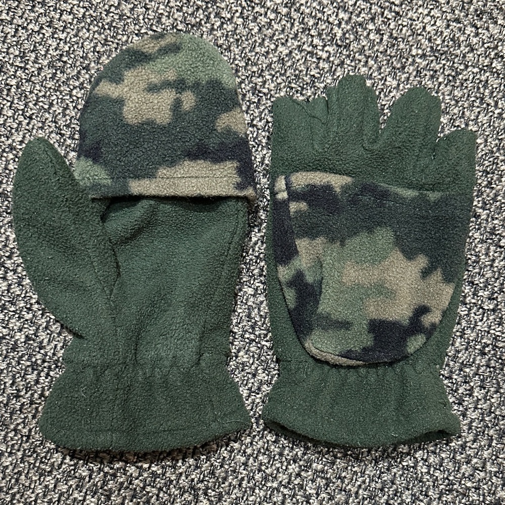 Kids Green Camouflage Fleece Convertible Mittens